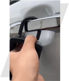 車のドアノブからキーボックスを取り外す